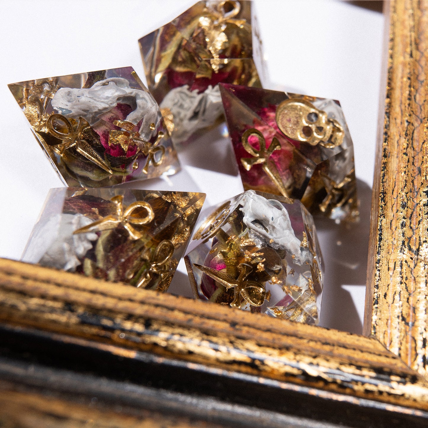 Unique designs: inspired by magic and epic adventures.
Handcrafted: made with love for detail and your gaming experience.
For play and display: perfect for DnD nights or as a collector’s treasure.
Legendary rolls: let your dice become part of every story.
Personal touch: each set carries its own character and charm.
DnD, dice, larp, fantasy, dungeons and dragons, ttrpg, handmade, Vampire: The Masquerade, dark aesthetic, dice making, resin dice, dice goblin, handmade dice, custom dice
