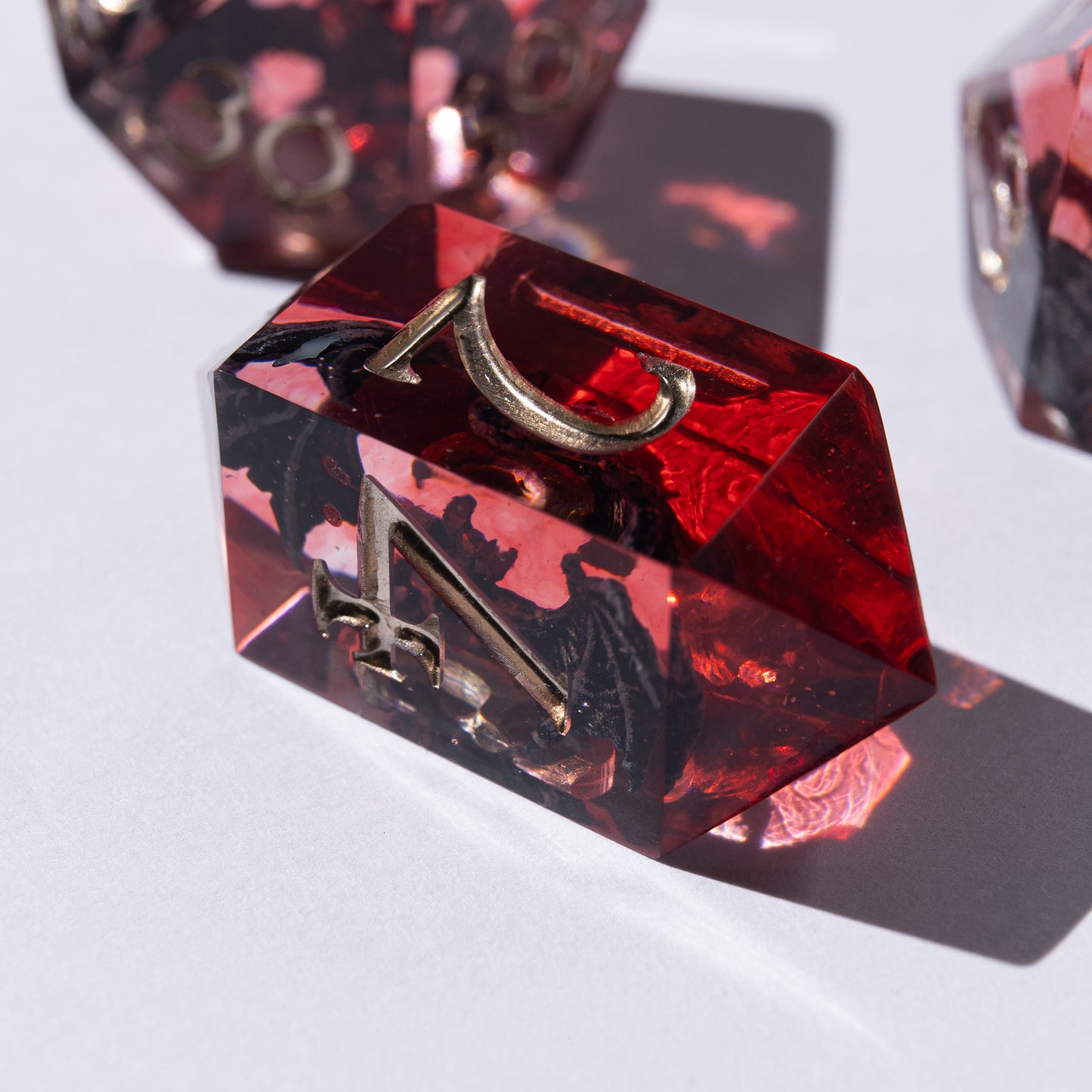 Unique designs: inspired by magic and epic adventures.
Handcrafted: made with love for detail and your gaming experience.
For play and display: perfect for DnD nights or as a collector’s treasure.
Legendary rolls: let your dice become part of every story.
Personal touch: each set carries its own character and charm.