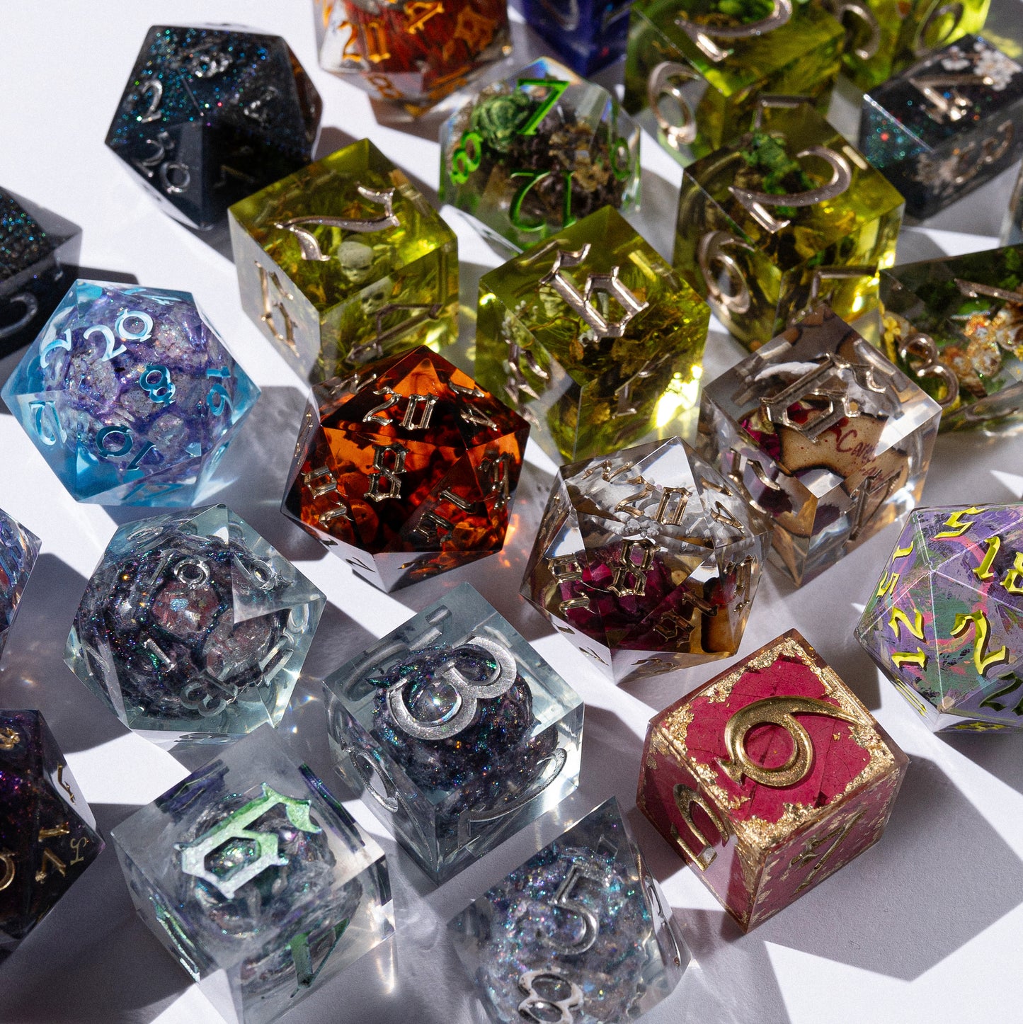 Unique designs: inspired by magic and epic adventures.
Handcrafted: made with love for detail and your gaming experience.
For play and display: perfect for DnD nights or as a collector’s treasure.
Legendary rolls: let your dice become part of every story.
Personal touch: each set carries its own character and charm.
DnD, dice, larp, fantasy, dungeons and dragons, ttrpg, handmade, Vampire: The Masquerade, dark aesthetic, dice making, resin dice, dice goblin, handmade dice, custom dice