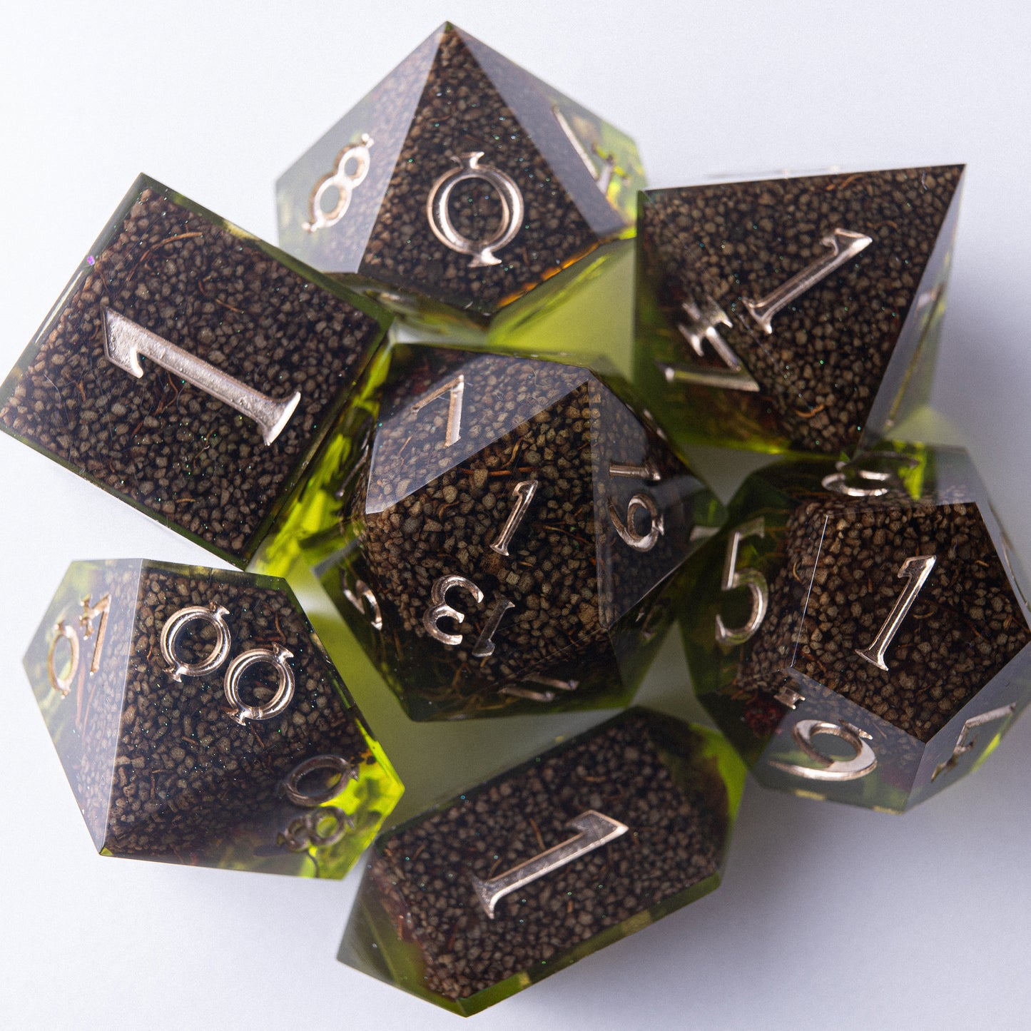 Unique designs: inspired by magic and epic adventures.
Handcrafted: made with love for detail and your gaming experience.
For play and display: perfect for DnD nights or as a collector’s treasure.
Legendary rolls: let your dice become part of every story.
Personal touch: each set carries its own character and charm.
DnD, dice, larp, fantasy, dungeons and dragons, ttrpg, handmade, Vampire: The Masquerade, dark aesthetic, dice making, resin dice, dice goblin, handmade dice, custom dice