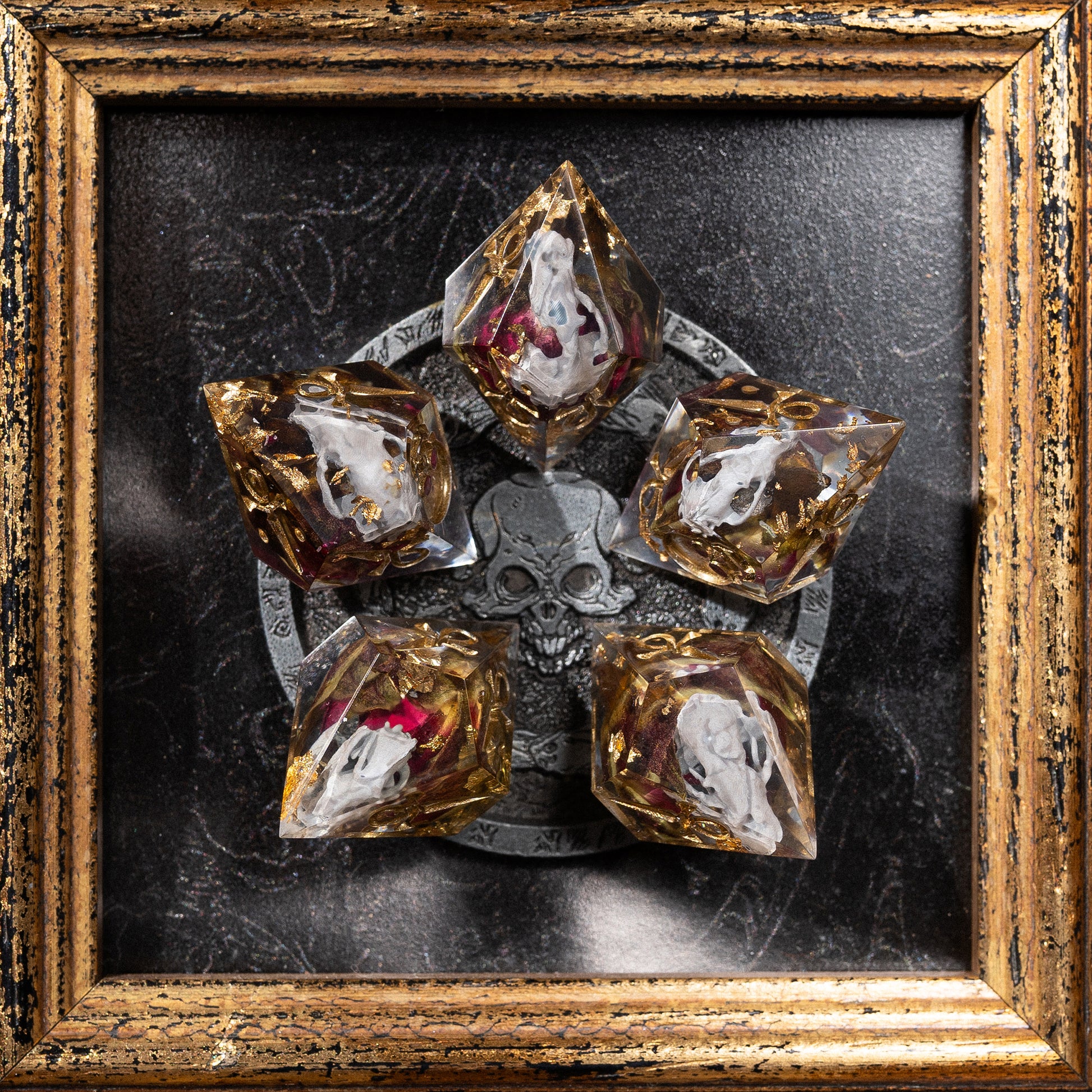 Unique designs: inspired by magic and epic adventures.
Handcrafted: made with love for detail and your gaming experience.
For play and display: perfect for DnD nights or as a collector’s treasure.
Legendary rolls: let your dice become part of every story.
Personal touch: each set carries its own character and charm.


DnD, dice, larp, fantasy, dungeons and dragons, ttrpg, handmade, Vampire: The Masquerade, dark aesthetic, dice making, resin dice, dice goblin, handmade dice, custom dice