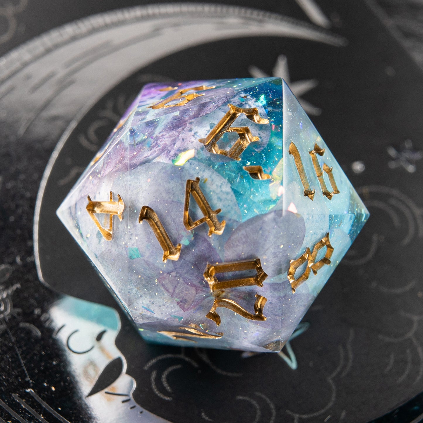 Handmade D20 Bloomlight – unique dice with preserved flower for collectors and RPG players.