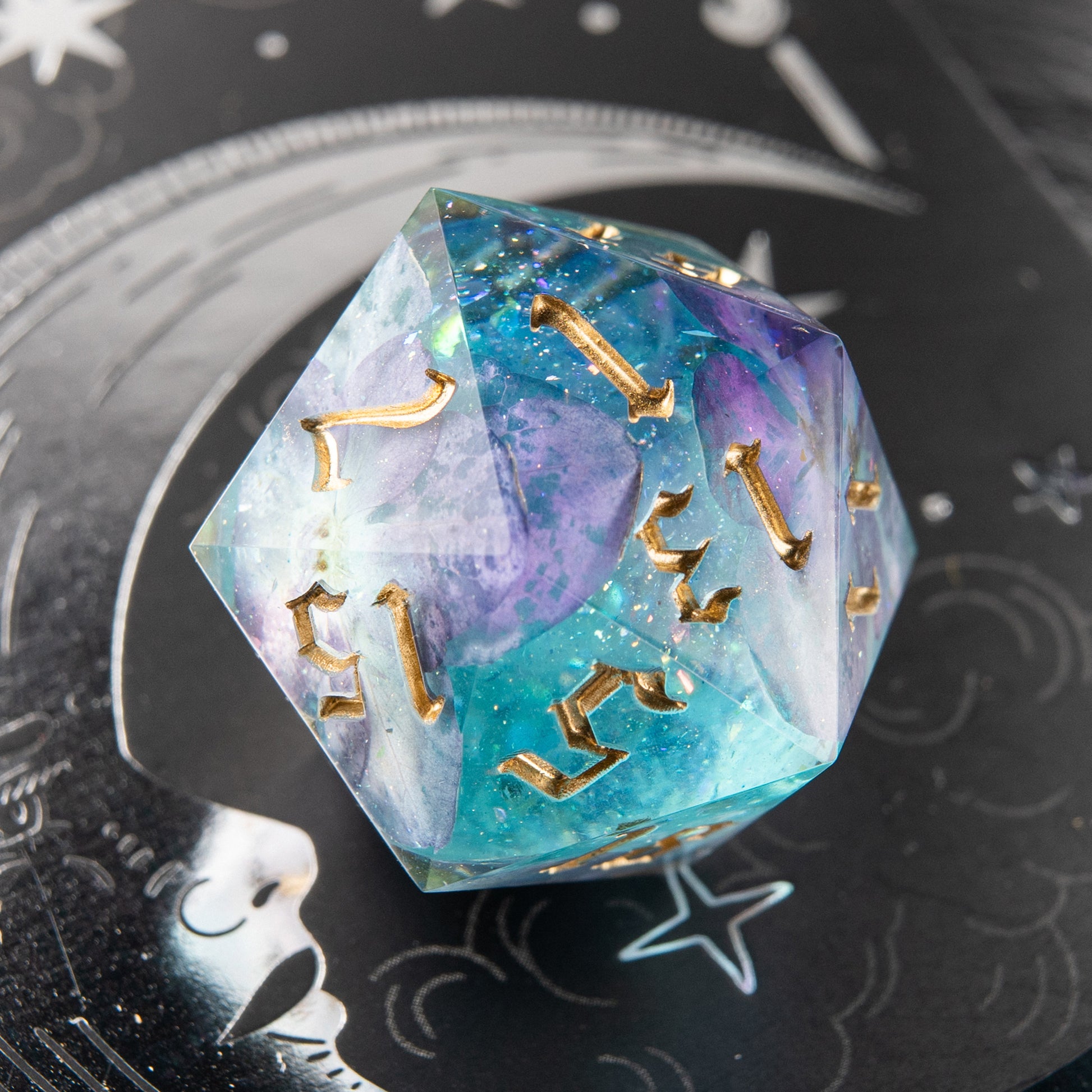 Bloomlight custom dice – polyhedral resin D20 with natural flower inside.